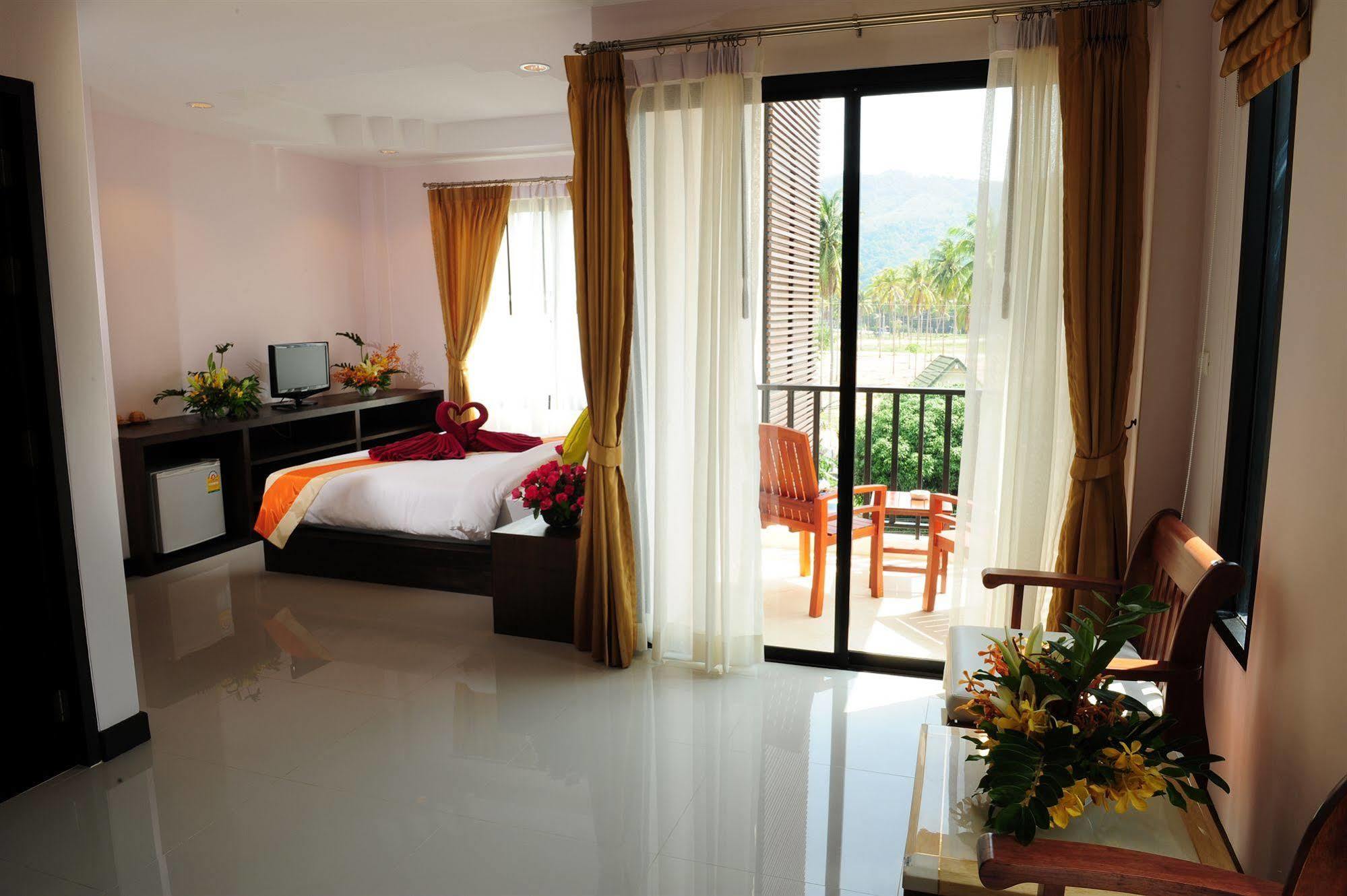 Ice Kamala Beach Hotel Экстерьер фото